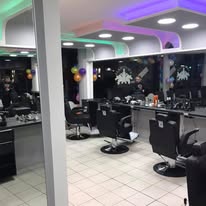 Heller Hairport Innenraum mit Barberstühlen